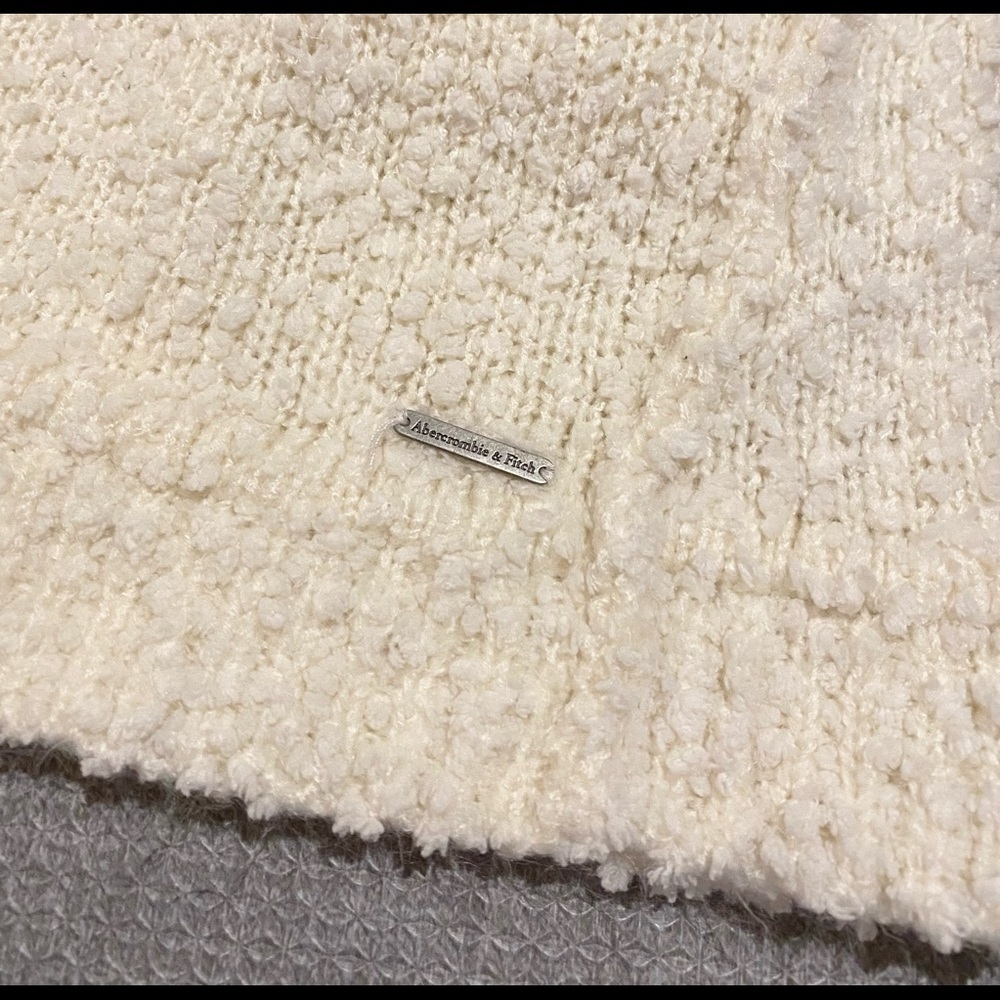 Abercrombie and Fitch Long sleeve v-neck shaggy sweater - Picture 3 of 3